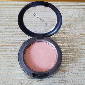 MAC Blush Poised